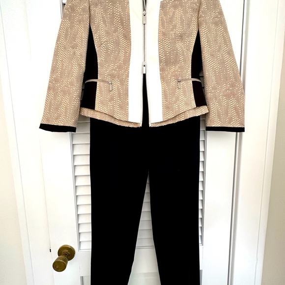 Fabulous jacket from work to cocktail. Double zip gives beautiful shape - Picture 6 of 6